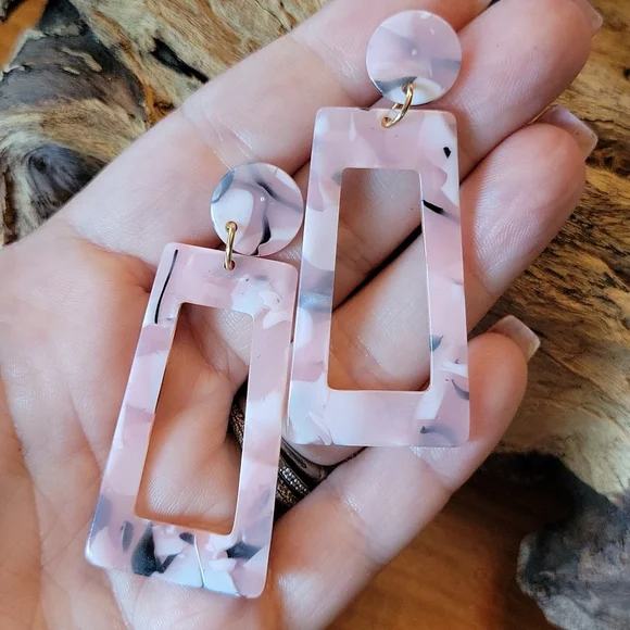 Pink Tortoiseshell Lucite Rectangle Drop Dangle Earrings, lightweight - Picture 3 of 3